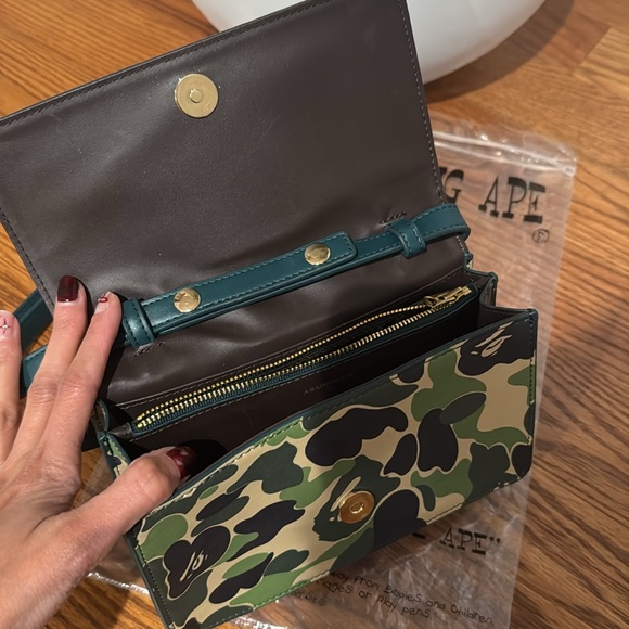 BATHING BAPE camo crossbody - Picture 3 of 9